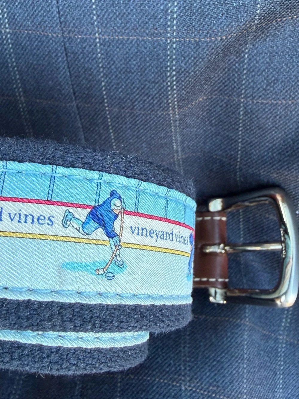 Vineyard Vines M canvas club belt Hockey Rink Scene motif printed panels leather